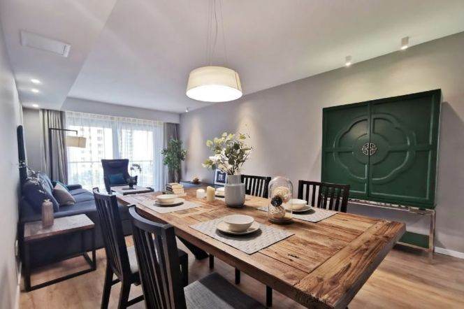 Spacious Balcony & Central Heating near chang le rd L2/11 