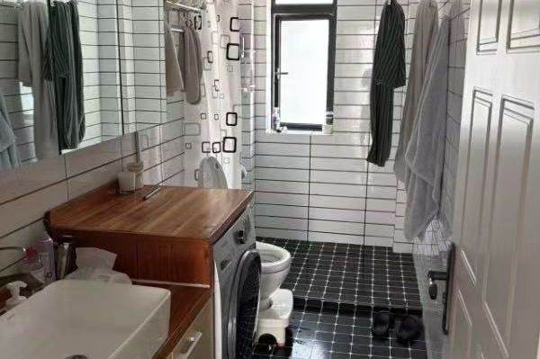 Xintiandi 3BR apartment with balcony