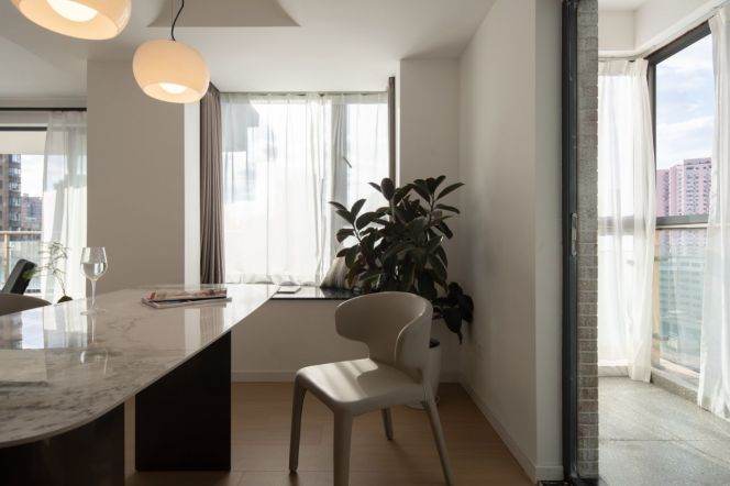 Well Renovated 2BR 2BA w/Expansive Livr&Balcony nr Nanpu Bridge Station