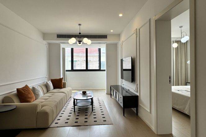 Impressive 1BR Apt / Zhong Shan Park & Loushanguan rd /Sapcious 1Br 8K