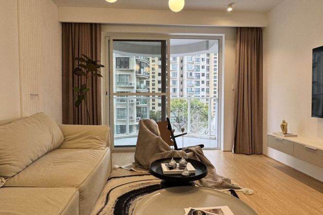 Modern&Spacious 2BR Apt | Zhongshan Park & Good view | Great sunshine +Heating