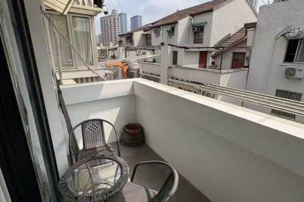 Xintiandi 3BR apartment with balcony