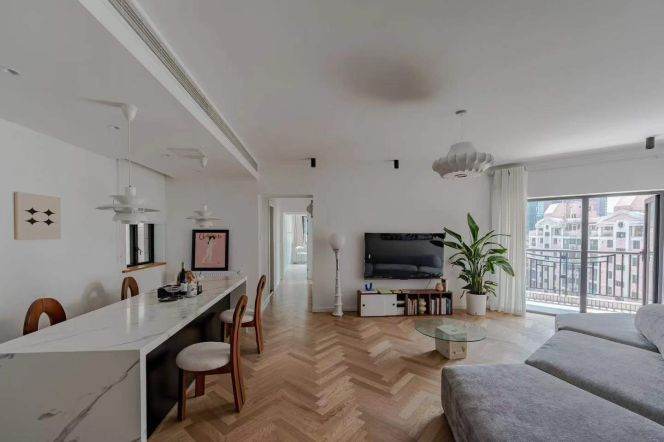 Jiangsu Rd Station Elevator 2Br/2Bath wih Open Balcony Line2/11