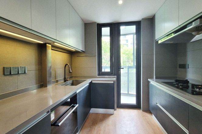 Modern 3BR 2BA Residence w/Balcony on Xinhua Rd