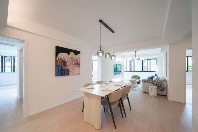 Spacious 4-Bedroom Apt in Zhongshan park 200sqm 