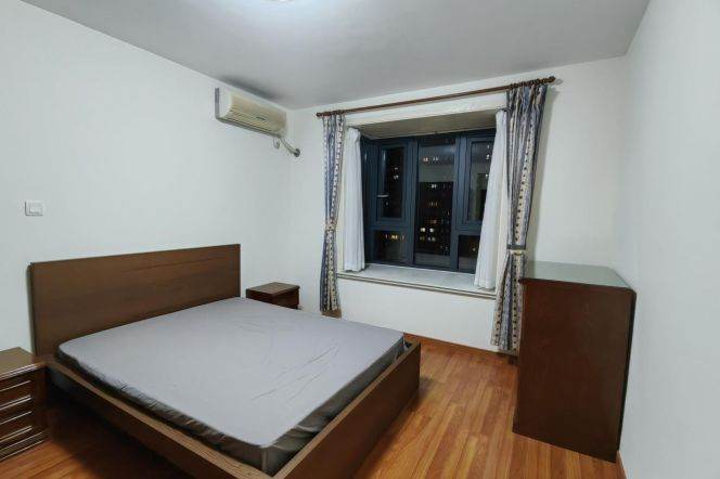 Spacious & High Quality 1 br with open balcony in XuJiaHui Center, easy to L1/9/11