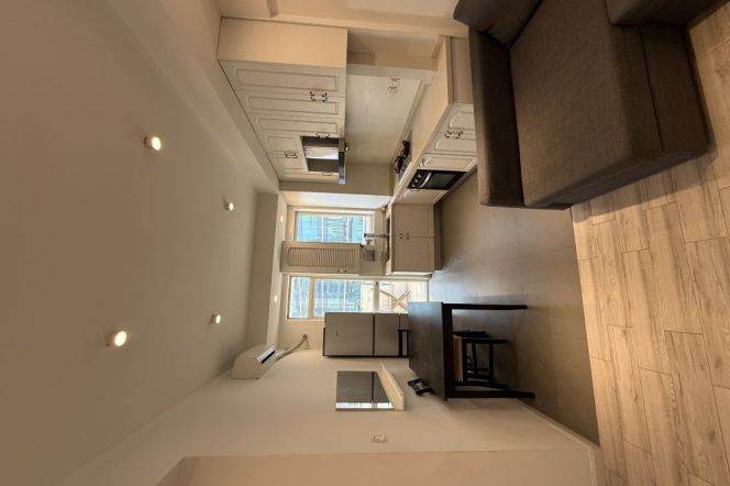 Fabulous 1Br +Great sunshine +Balcony | Jing'an Temple metro L2/7 | Good compound