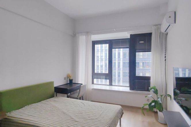 Cozy 1 br in QianTan .next Wellington shanghai + NYU shanghai .easy to L6/8/11