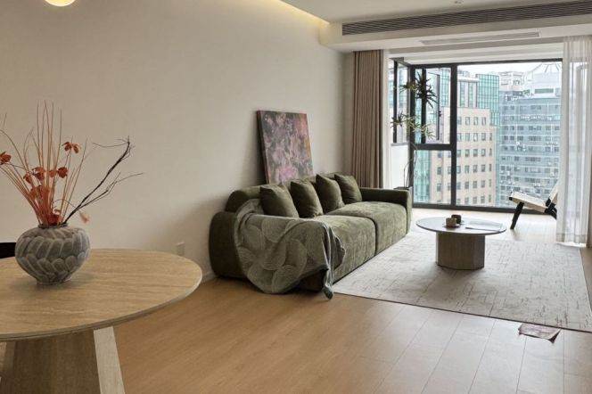Highrise&Modern&Spacious 1Br + central AC | New renovation | Xujiahui & Yishan rd Metro
