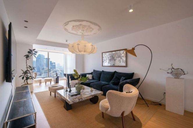 massive living room- 2brs 2baths 170sqm - marvellous view @ line 3/4west yan’an Road