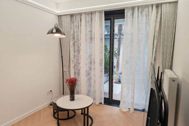 Valuable Panyu Rd/Fahuazhen Rd 2BR with Garden/Wallheating 9.5K