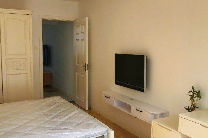 Cozy one bedroom Apt with balcony @L2/4Zhongshan Park