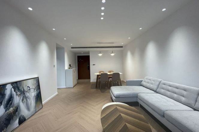 Modern 3brs with floor heating and balcony in Lujiazui