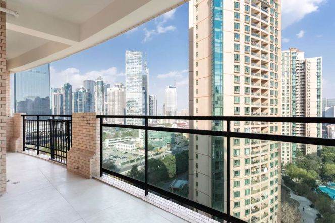 Modern 3brs with floor heating and balcony in Lujiauzi