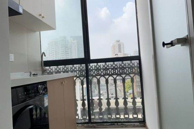   Spacious-balcony-lift-1Br-Nr Huadong Jiaotong uni-Caoyang rd/Putuo area/L3/4/11/13/14