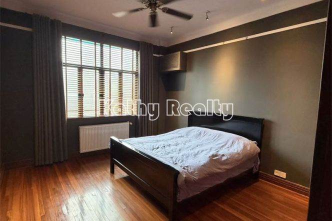 Historic APT 1BR Wall heating Huaihai Rd 13.5k
