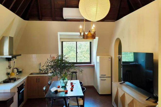 Changshu rd 1BR apartment with balcony