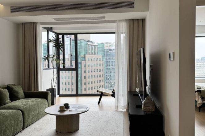 Highrise&Modern&Spacious 1Br + central AC | New renovation | Xujiahui & Yishan rd Metro