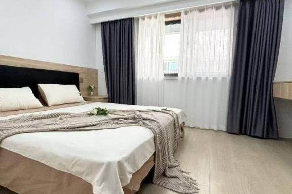 Lovely one bedroom Apt +central AC+Oven+dryer@Changping Rd