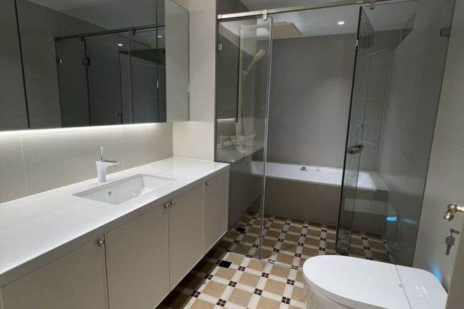 Modern 2brs with floor heating and balcony in central Zhong shan park