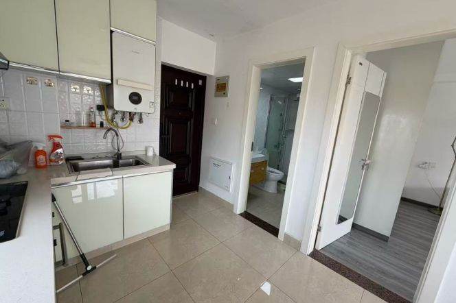 High Floor Super Apt. Great Natural Light&View 