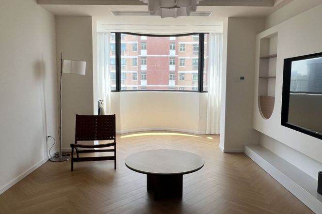 Modern 2brs with floor heating and balcony in central Zhong shan park