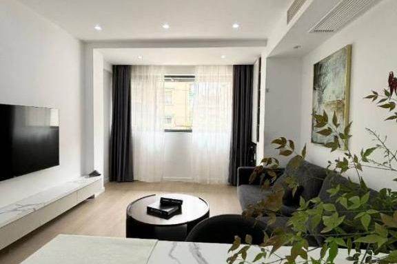 Lovely one bedroom Apt +central AC+Oven+dryer@Changping Rd