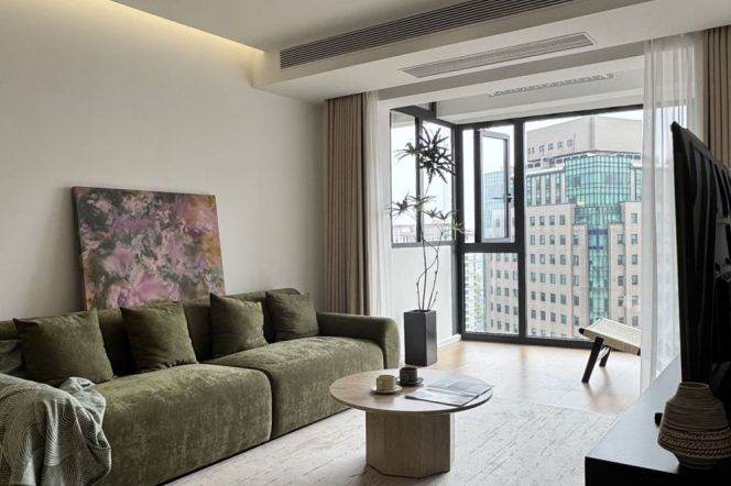 Highrise&Modern&Spacious 1Br + central AC | New renovation | Xujiahui & Yishan rd Metro
