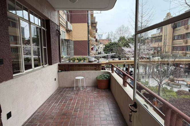 Spacious historic APT 2BR Balcony Jianguo Rd 26k