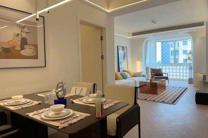 Modern 2brs with floor heatin and balcony in  central Zhong shan park 