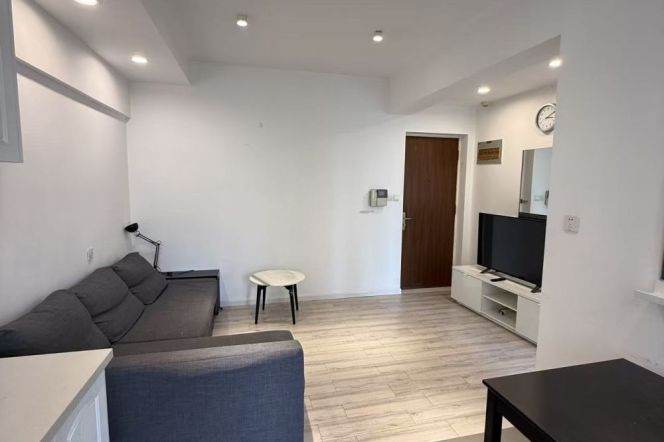 Changping rd elevator 1BR with balcony