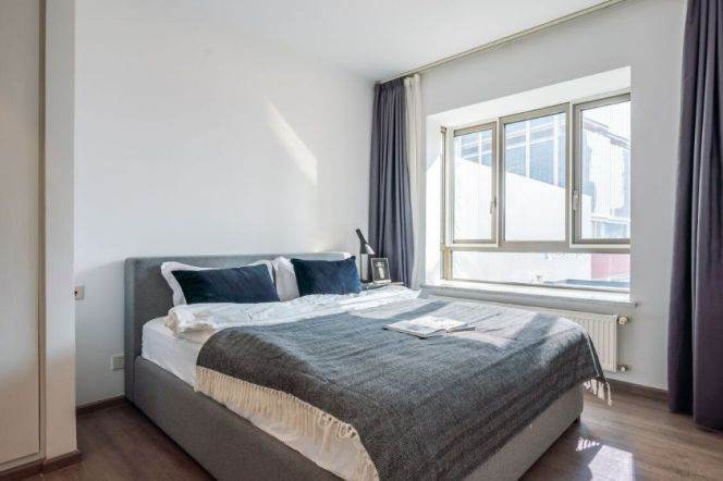 3BR 2BTH w/ Balcony nr NanJing West RD M2/12/13