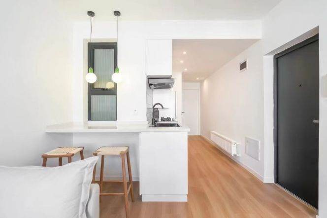 Spacious&Modern&Bright 2BR Apt | Zhong Shan Park & Loushanguan rd Mt | 8.9K