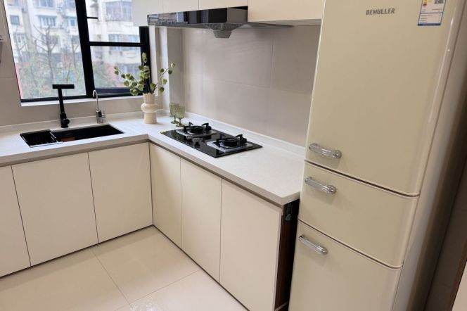  Modern 2br apt nr Century Park Line 2/7/14 