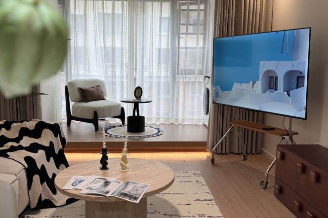  Modern 2br apt nr Century Park Line 2/7/14 