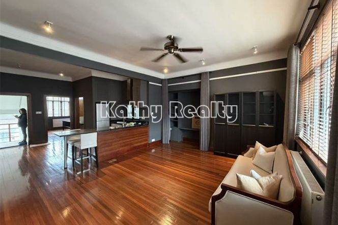 Historic APT 1BR Wall heating Huaihai Rd 13.5k