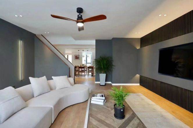 Modern douplex 4brs with floor heating and balcony  in Gubei Phase II 