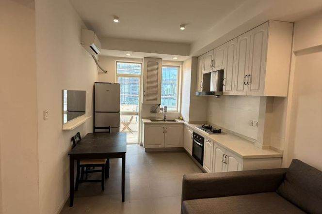 Changping rd elevator 1BR with balcony