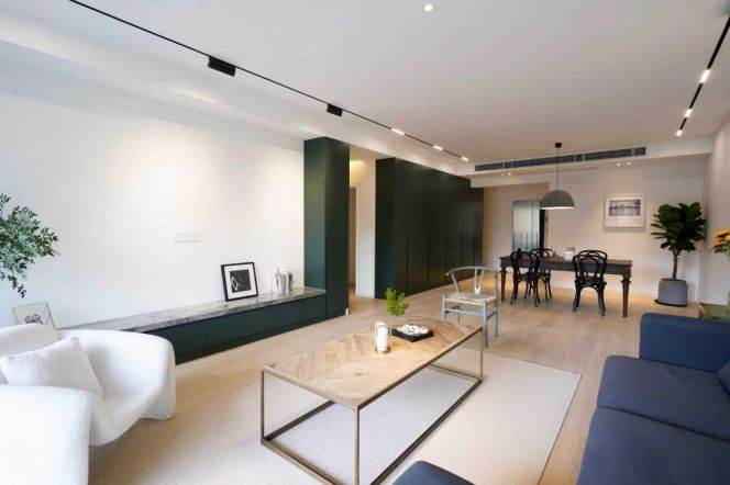 Xujiahui core modern 3br apt with central heating open kitchen & balcony 