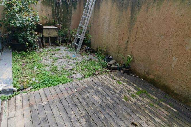 Cozy 1 br with private yard in Old XuHui . easy to L7/9 ZhaoJiaBang Rd St.+L1 HengShan Rd 