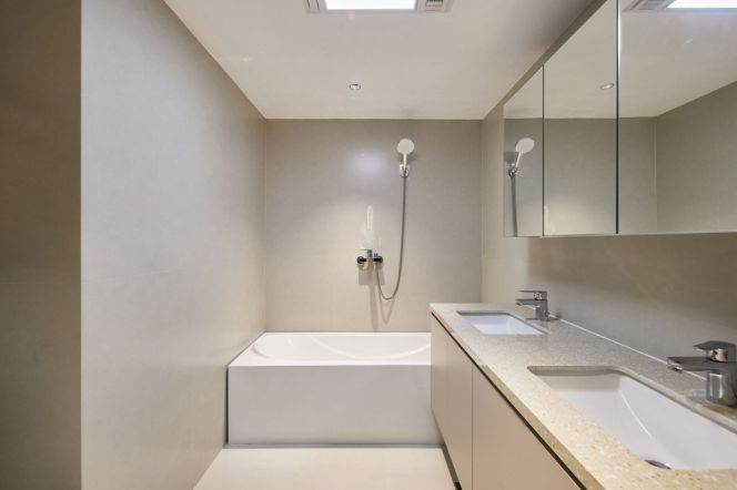 Modern 4brs with floor heating and balcony belong to Lujiazui