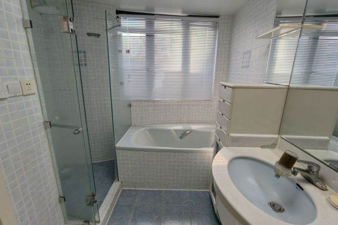 Valuable/Spacious Marseilles Garden 3BR+2BA with Balcony 13.2K  