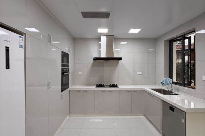 Brand new decoration 5brs with floor heating and garden  nearby Gu bei 