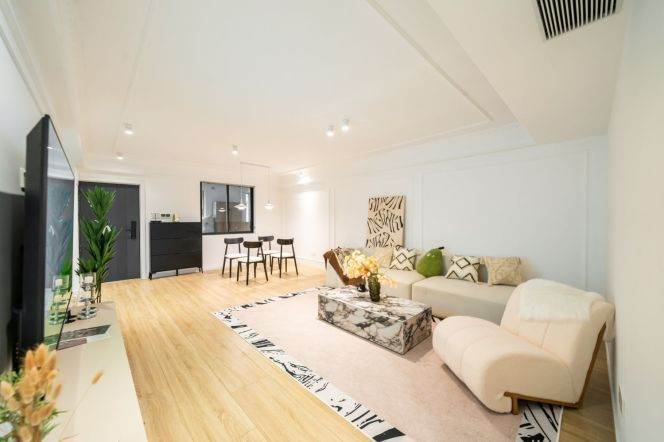 Modern 2brs with floor heating and balcony in  Zhong Shan park 