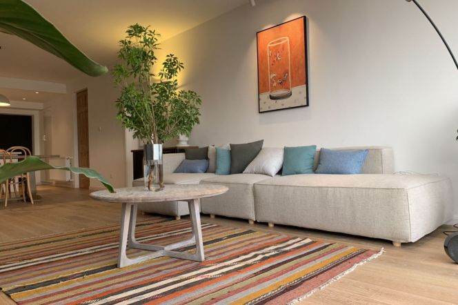 Jingan changping rd beautiful 2+1br 2bt apt with big windows & nice view