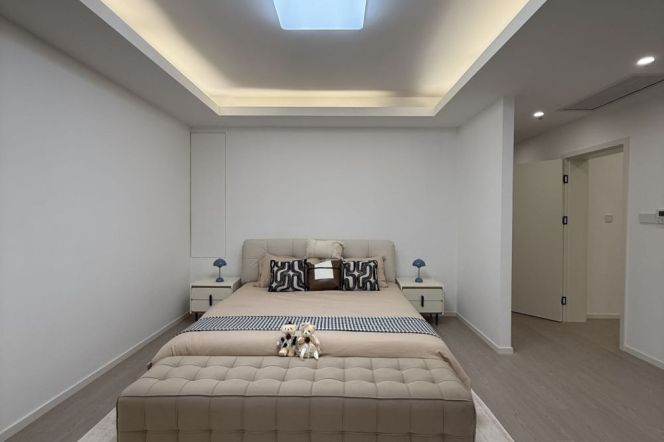 Brand new decoration 5brs with floor heating and garden  nearby Gu bei 