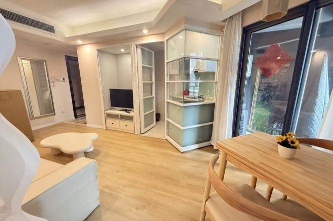 jiangsu rd elevator 1BR/living room@L2/11