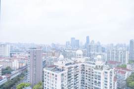 Luxury 2BR · Huge 70㎡ Living Room · High Floor View