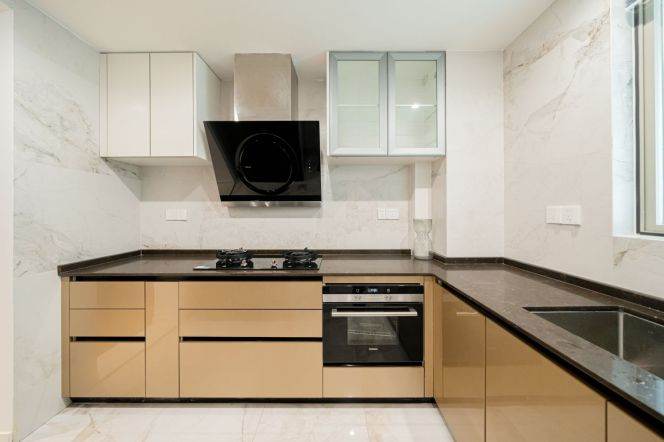 Brand new decoration 3brs with floor heating and balcony in Jing an temple area