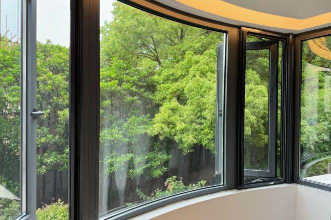 Big garden 4br 3bt duplex with excellent natural light facing green Changle rd